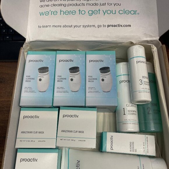 Proactiv 90 Day 11 Pieces Kit 3-Step System Gift Box 08/26 Expiry Free Shipping - Picture 2 of 2